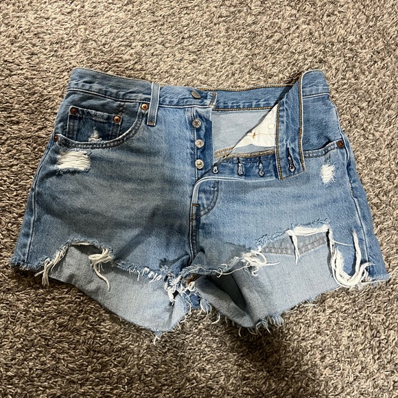 Levi’s 501 Shorts - Picture 1 of 4